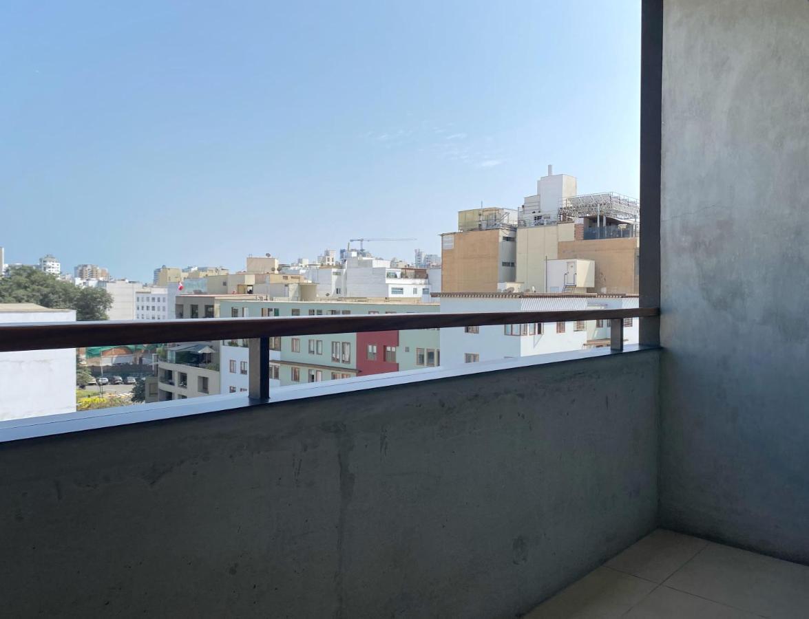 Picturesque 2br With Balcony In Miraflores * Lima