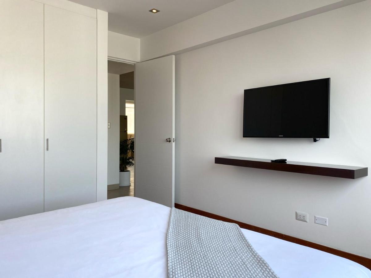 Picturesque 2br With Balcony In Miraflores Lima