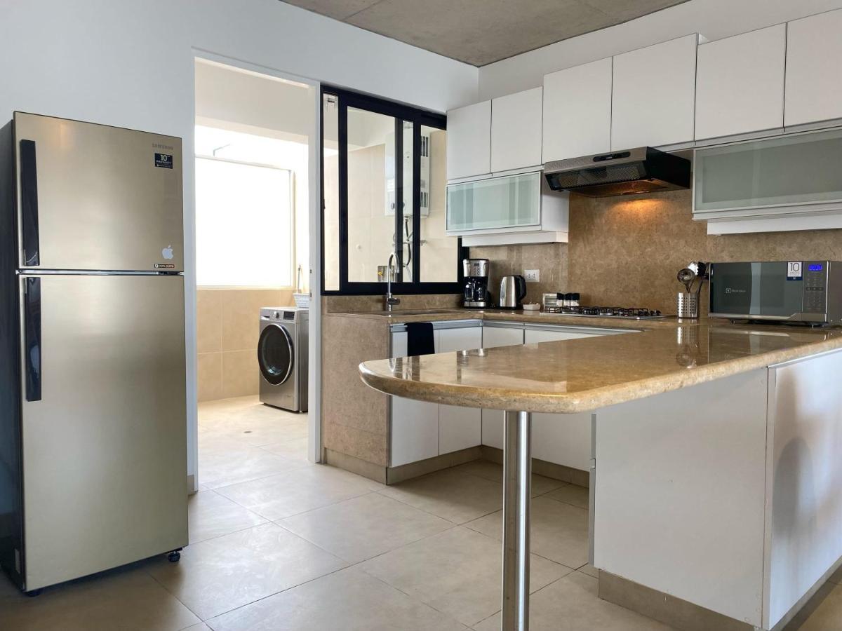 Picturesque 2br With Balcony In Miraflores